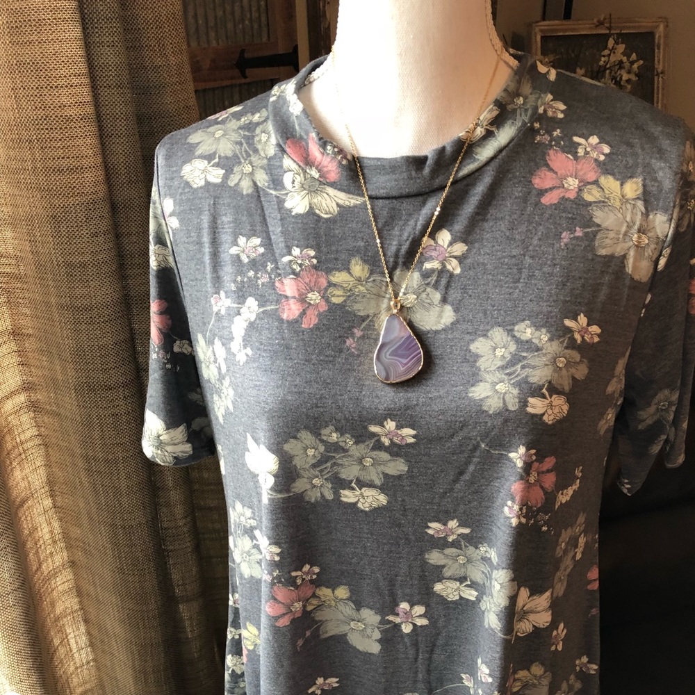 Ladies top all sizes - Picture 2 of 6